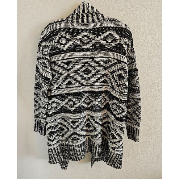 Forever 21 Woman Size L Aztec Print Chunky Knit Open Front Sweater NWT Outdoors - Picture 2 of 9